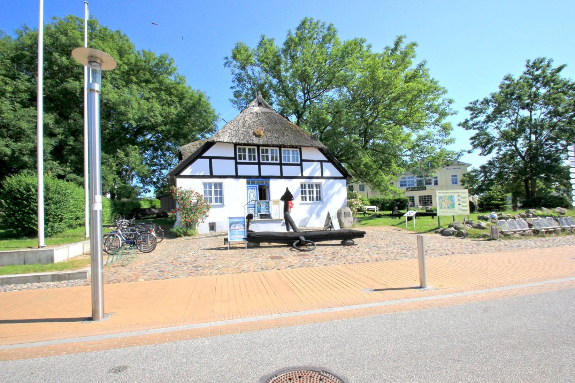 Haus Blick zur See: Fewo mit Terrasse und Ahoi Erlebnisbad-Zugang Goehren  Exterior photo